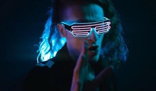 Ακούστε το "Thunderstruck" από το 2077