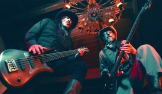 Les Claypool και Robert Trujillo «μονομαχούν» στην Άγρια Δύση