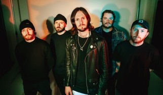 Ακούστε το νέο τραγούδι των While She Sleeps