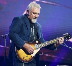 Οι Envy Of None του Alex Lifeson κυκλοφόρησαν νέο τραγούδι