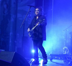 Ο Robert Smith αποκάλυψε τον τίτλο του νέου δίσκου των Cure 