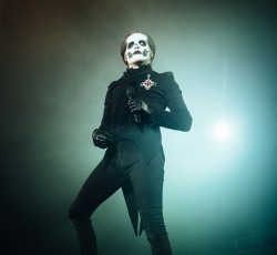 Lyric video για το  "Mary On A Cross" από τους Ghost