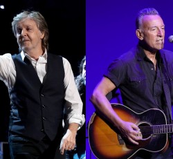 Paul McCartney και Bruce Springsteen διασκευάζουν Beatles επί σκηνής