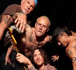 Αφιερωμένο στον Eddie Van Halen το νέο single των Red Hot Chili Peppers 