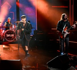 Δείτε τις εμφανίσεις των Red Hot Chili Peppers στις εκπομπές των Fallon και Kimmel 