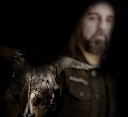 Ακούστε το νέο προσωπικό single του Σάκη Τόλη