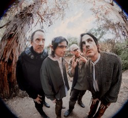 Τέσσερις νέες κυκλοφορίες ανακοίνωσαν οι Weezer 