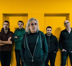 Ο Γιάννης Αγγελάκας και οι 100°C στην Τεχνόπολη 