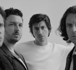 Ακούστε το καινούριο single των Arctic Monkeys