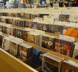 Αύξηση πωλήσεων σημείωσαν τα CD έπειτα από 17 χρόνια 
