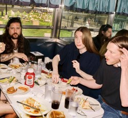 Νέος δίσκος για τους Dry Cleaning