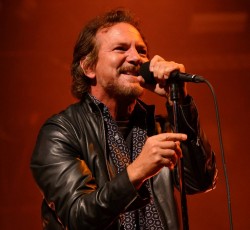 Elton John, Stevie Wonder, Ringo Starr, κ.ά. στο νέο άλμπουμ του Eddie Vedder
