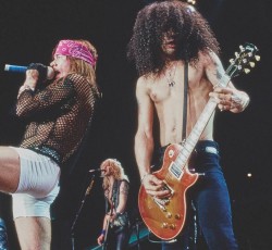 Οι Guns N' Roses αποκάλυψαν τη νέα εκδοχή του "November Rain"