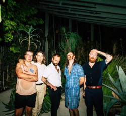 Οι Idles με το νέο τους video οπτικοποιούν την μονοτονία της ρουτίνας 