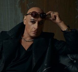 Ο Joe Lynn Turner μιλά ανοιχτά για την εμφάνισή του χωρίς περούκα 