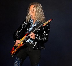 Ακούστε το καινούριο single του Kirk Hammett