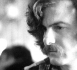 Επανακυκλοφορεί μετά από σχεδόν 50 χρόνια το θρυλικό "Smog" του Κυριάκου Σφέτσα 