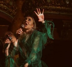 H Kristyn Hayter αποσύρει την Lingua Ignota