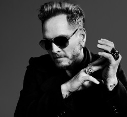Άτυπη επανένωση των Velvet Revolver στο νέο single του Matt Sorum