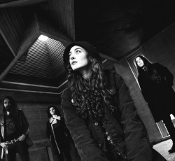 Σε τροχαίο ατύχημα ενεπλάκησαν οι Messa έπειτα από συναυλία τους 