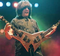 Στους Manowar o Michael Angelo Batio