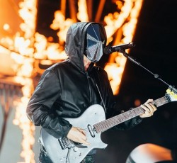 Δείτε τους Muse να διασκευάζουν Slipknot 