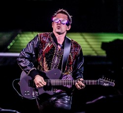 Wedding crasher μετά τη συναυλία των Muse στο Ejekt o Matt Bellamy 