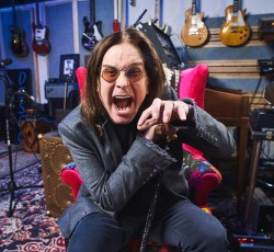 Μέλη των Queens Of The Stone Age και Pearl Jam στο νέο άλμπουμ του Ozzy