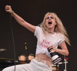 Οι Paramore επανέφεραν το "Misery Business" στις συναυλίες τους