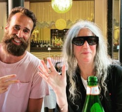 Κιθάρα σε συναυλία της Patti Smith έπαιξε ο Gigi Datome 