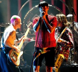 Δείτε την εμφάνιση των Red Hot Chili Peppers στα Βραβεία του MTV 
