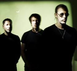 Οι Ride ερμηνεύουν στο Gagarin ολόκληρο το "Nowhere" 