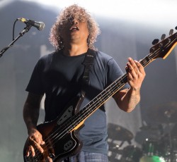 Εκτός Deftones o Sergio Vega 