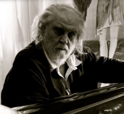 Πέθανε ο Βαγγέλης Παπαθανασίου 