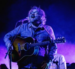 Οι Wilco επιστρέφουν στις country ρίζες τους 