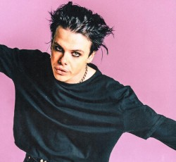 Medley με Black Sabbath, Kanye West και The 1975 από τον Yungblud 