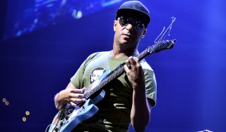 Ο Tom Morello διασκευάζει Tom Waits