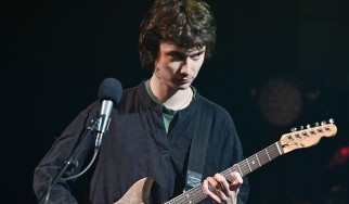 Εκτός Black Country, New Road ο frontman Isaac Wood