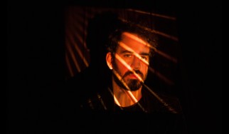 Ο Theodore παρουσιάζει το "The Voyage" στο Temple Athens