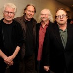 Neil Young, Graham Nash και Stephen Stills τιμούν τη μνήμη του David Crosby