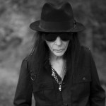Πρώτος προσωπικός δίσκος για τον Mick Mars των Mötley Crüe