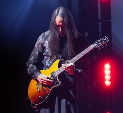 Παρελθόν από τους Smashing Pumpkins ο Jeff Schroeder 