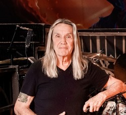 Ο Nicko McBrain έχει επανέλθει κατά 85% με 90% 