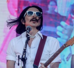 Εισαγγελική έρευνα κατά του Brian Molko επειδή αποκάλεσε φασίστρια τη πρωθυπουργό της Ιταλίας