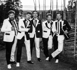 Οι Hives επιστρέφουν με νέο δίσκο έπειτα από μια δεκαετία