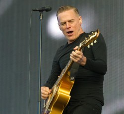 Ξεκίνησε η προπώληση για τις συναυλίες του Bryan Adams στην Ελλάδα 
