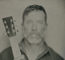 Ακούστε το καινούριο single του Chuck Ragan 