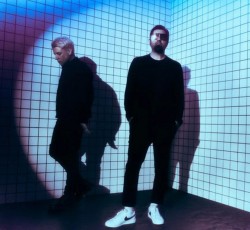 Δύο καινούρια τραγούδια αποκάλυψαν οι Crosses 