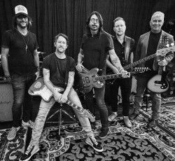Οι Foo Fighters δίνουν στη δημοσιότητα το δεκάλεπτο "The Teacher"