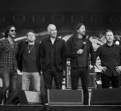 Νέο άλμπουμ και τραγούδι από τους Foo Fighters